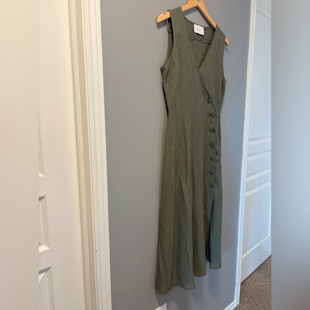 Elegant Olive Green Wrap Midi Dress with Button Detailing size Medium - Picture 5 of 9